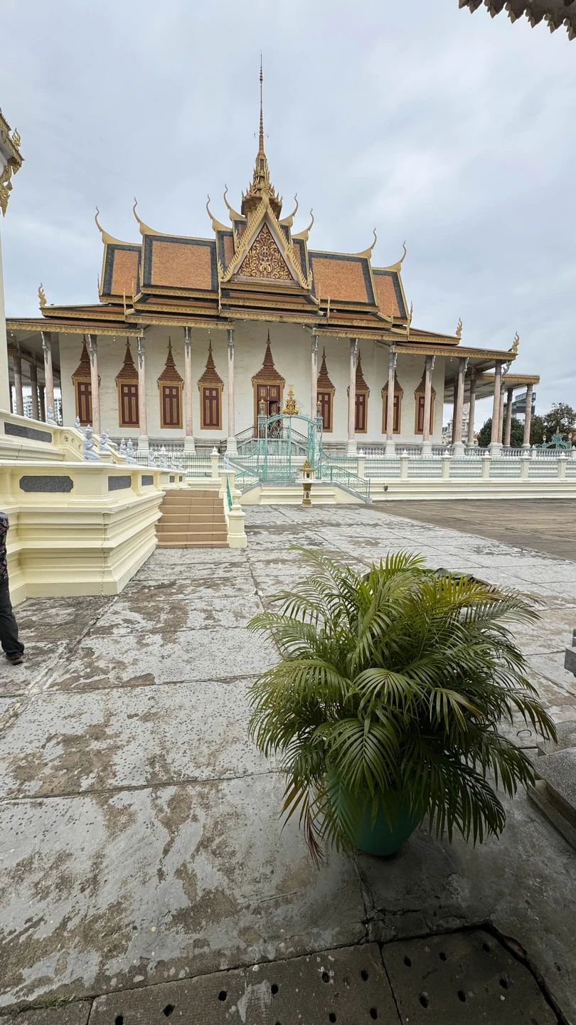 Отличный тур, если есть желание соприкоснуться и окунуться в азиатские страны на короткое время. Перед оформлением