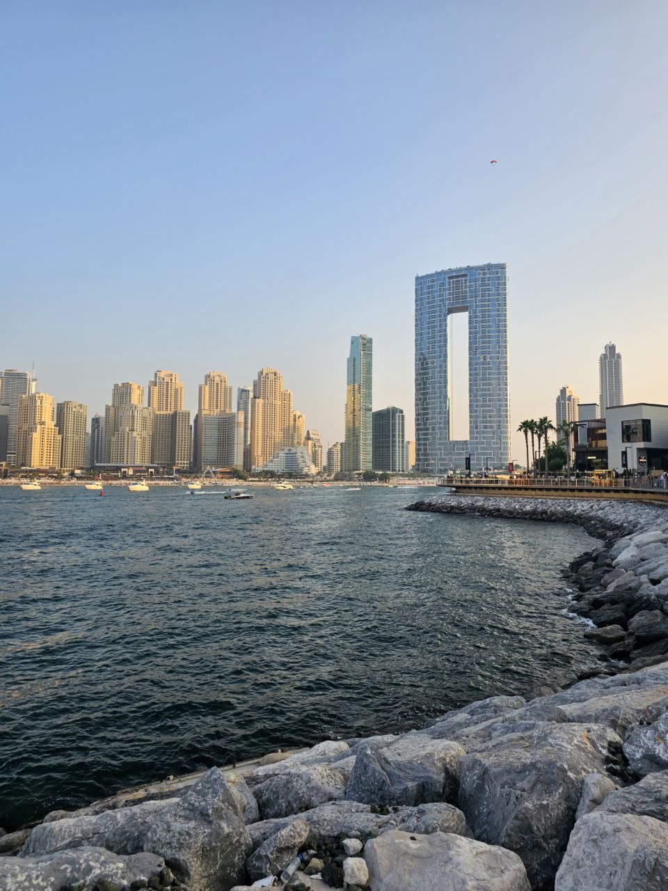 Эта экскурсия "Многогранный Дубай: насыщенный день в мегаполисе" с Анатолием (Дониёр был занят и экскуриию провел