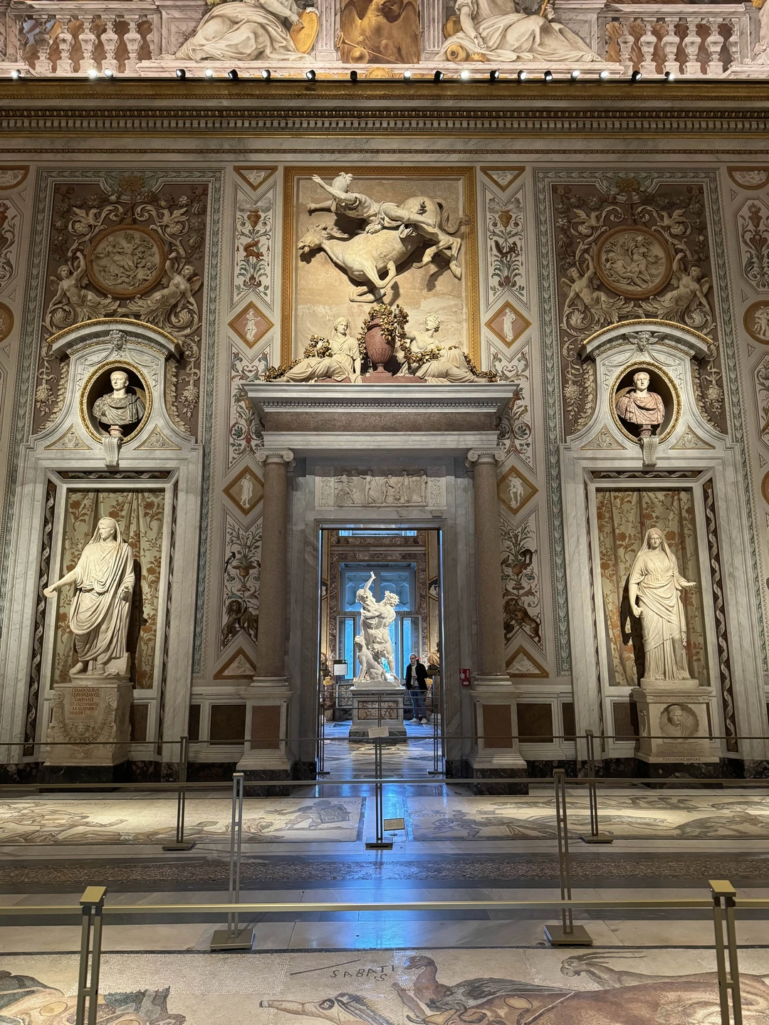 В галерее были впервые. Очень понравилось! Нелли рассказывала легко, много интересных деталей, акценты на то, как