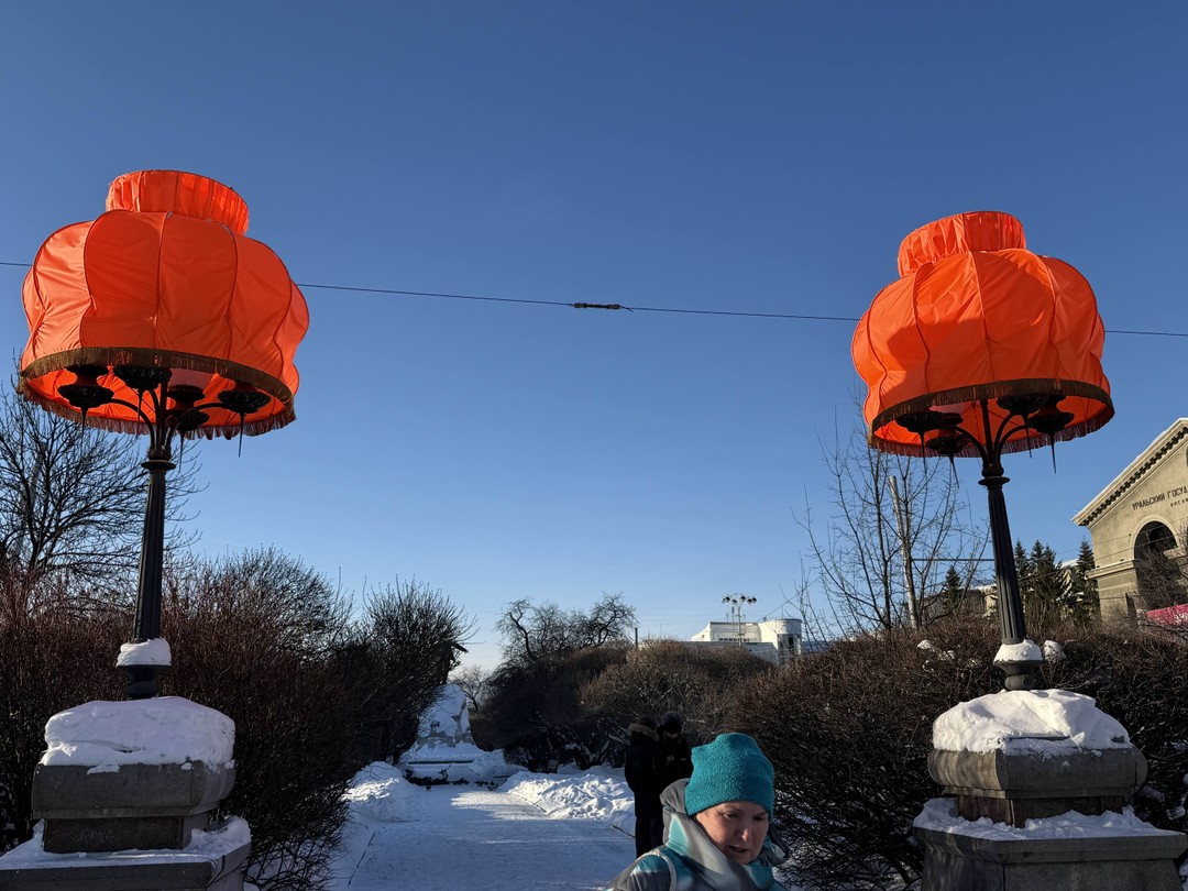 Хорошая прогулка. Архитектора заслуживает внимания. Гид очень приятная. Легко было общаться. Закончили в ресторане, который рекомендовали