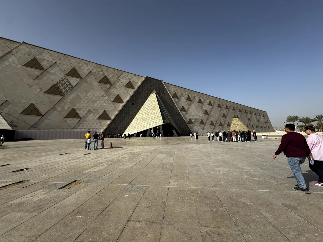 Самуил, прекрасный рассказчик и очень приятный, образованный молодой человек. Хотим выразить ему огромную признательность за организацию