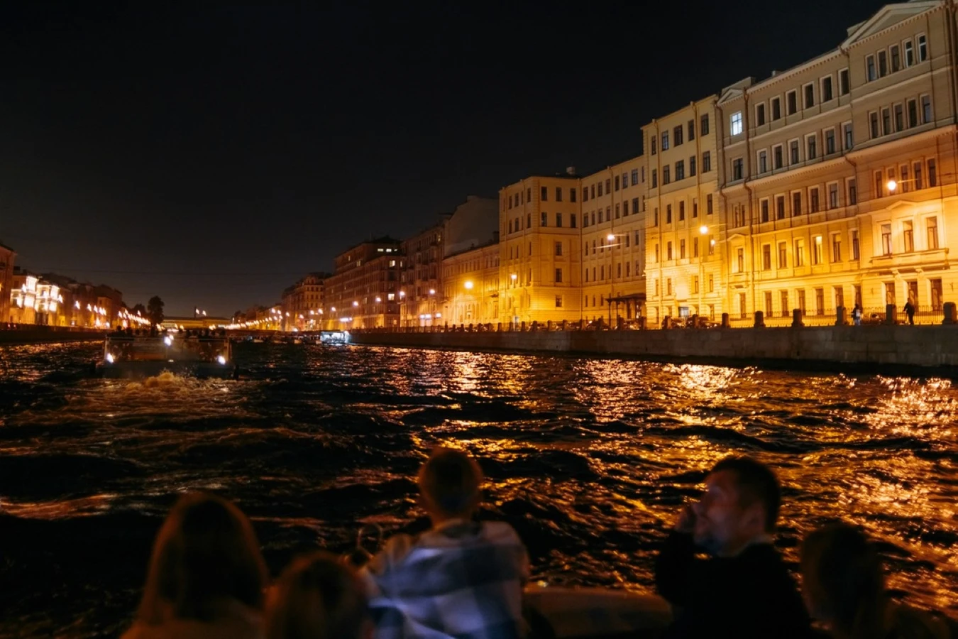 Ночная прогулка на катере к разводным мостам