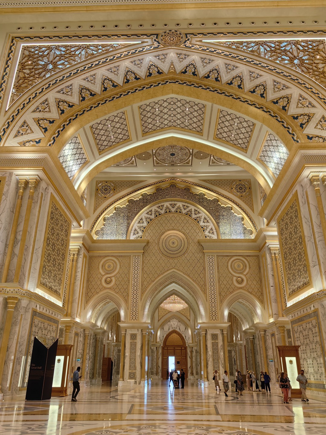 Меня устроил формат экскурсии, посмотрела всё что хотела за не очень большие деньги в маленькой группе.