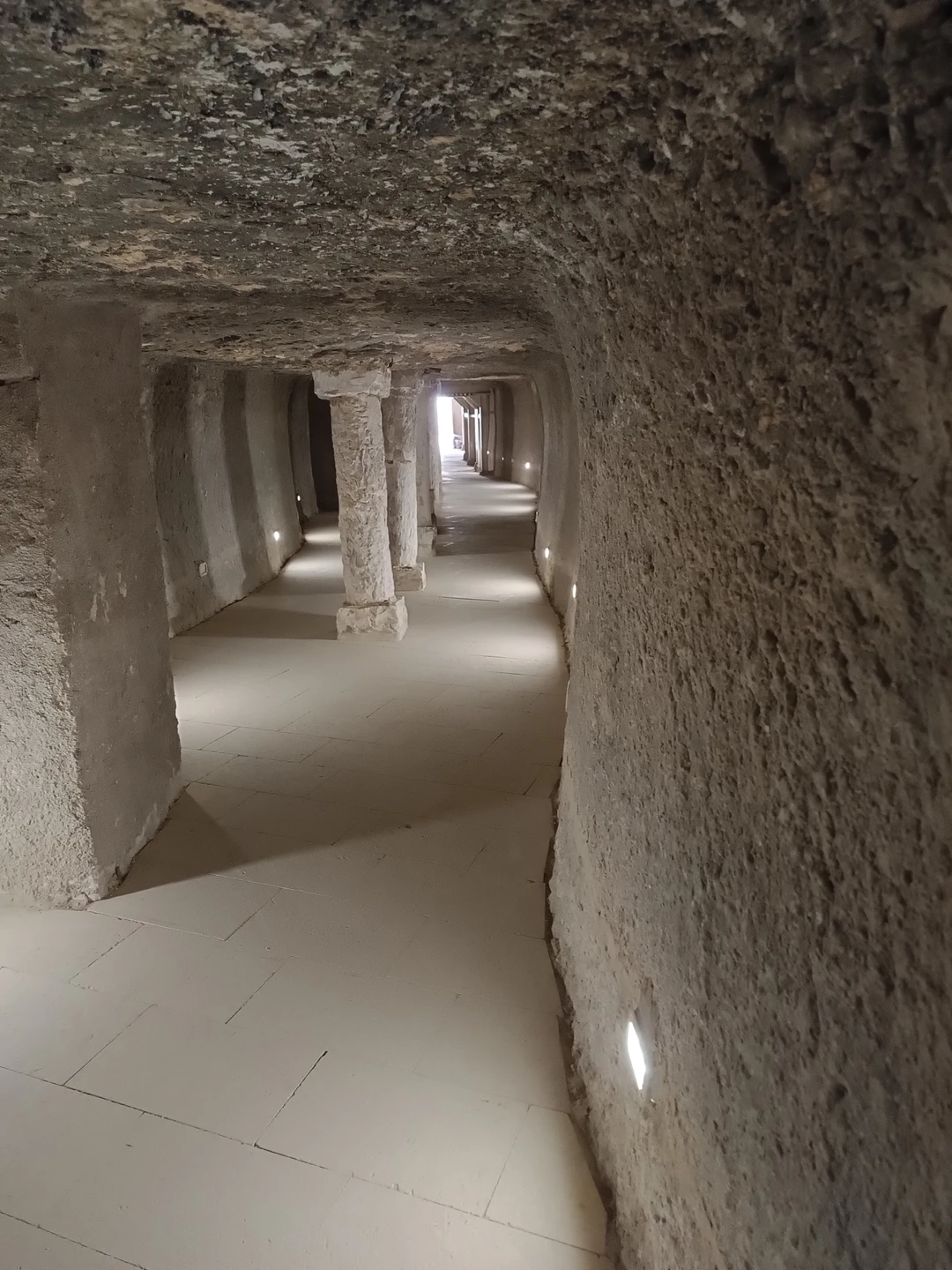 Это было невероятное и уникальное путешествие! Гид отличный рассказчик (+хорошо знает русский язык). Он погрузил нас