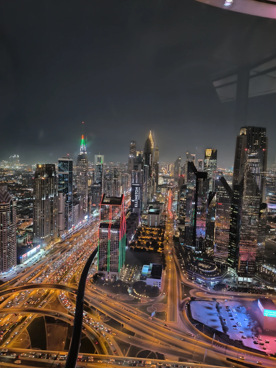 Отличная обзорная по Дубаю. Все топовые локации посмотрели. Можно подняться на любую смотровую, билеты также ребята