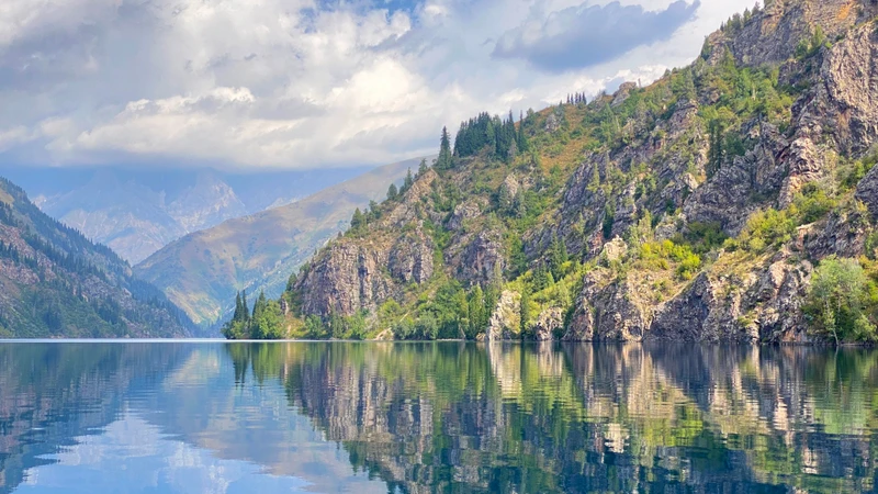 Дыхание весны в Киргизии: треккинги в ущельях, цветущие луга, ледники и озёра (всё включено)