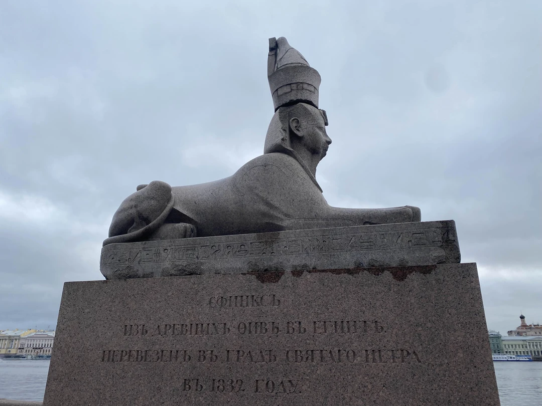 Экскурсия очень понравилась. В назначенное время к нашему отелю подъехала машина. Комфортная и теплая, что мы оценили по питерской погоде