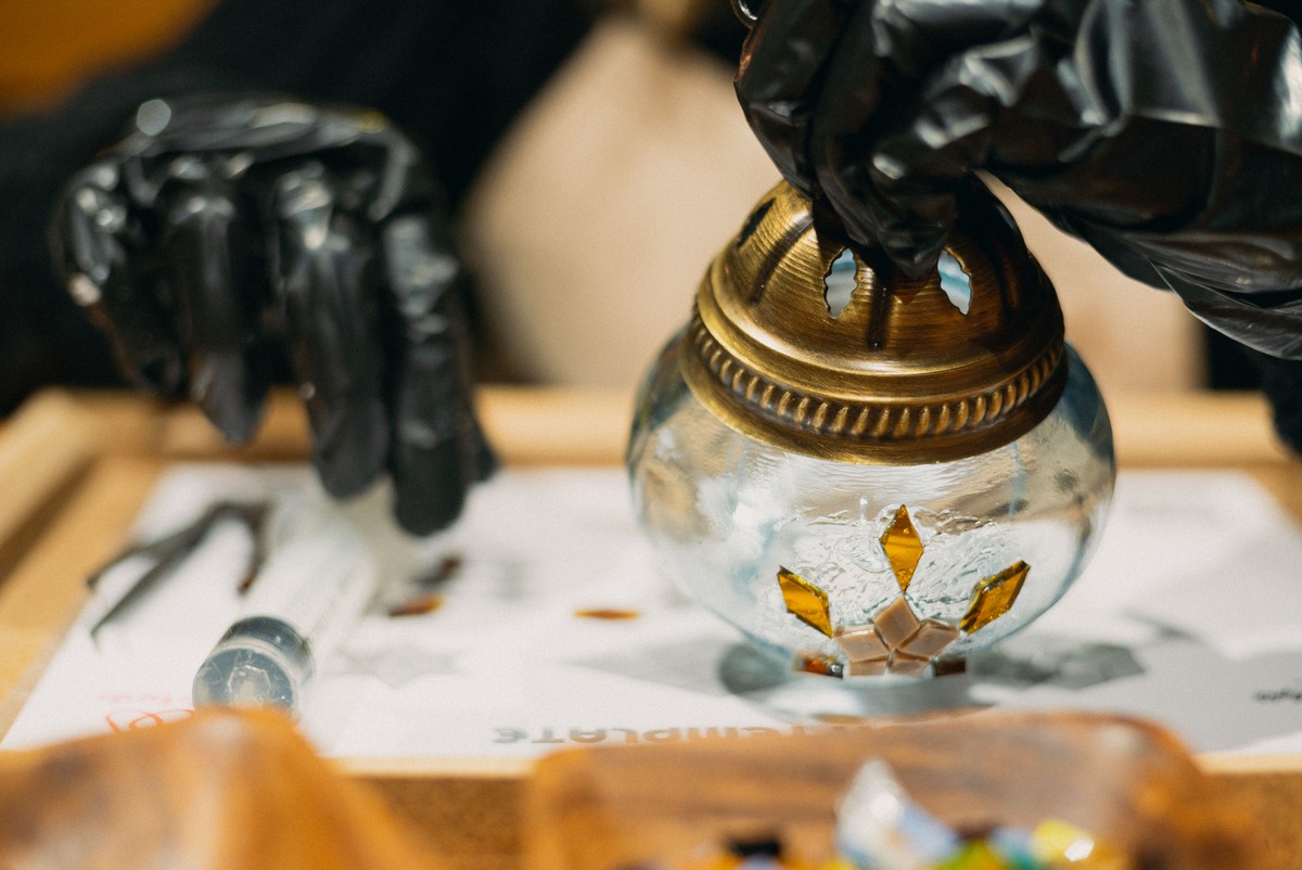 Групповой мастер-класс по созданию турецких мозаичных светильников (24/26)