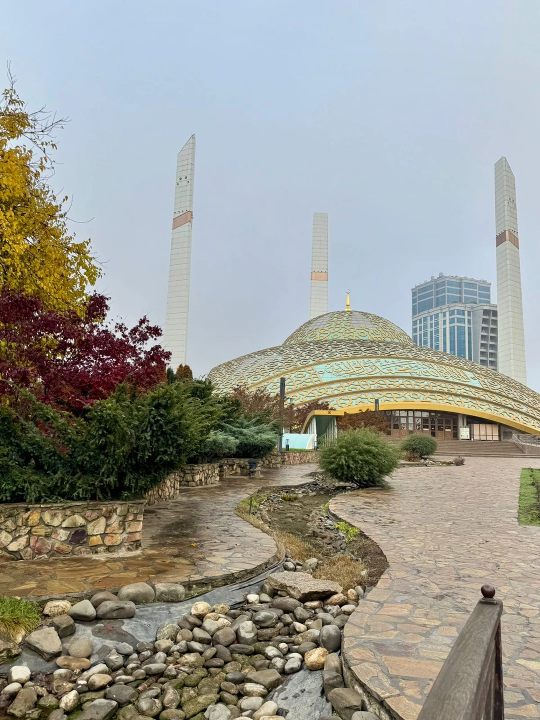 В экскурсоводы нам попал Муслим, смело берите с ним экскурсии. Помимо видов потрясающей чеченской природы вы