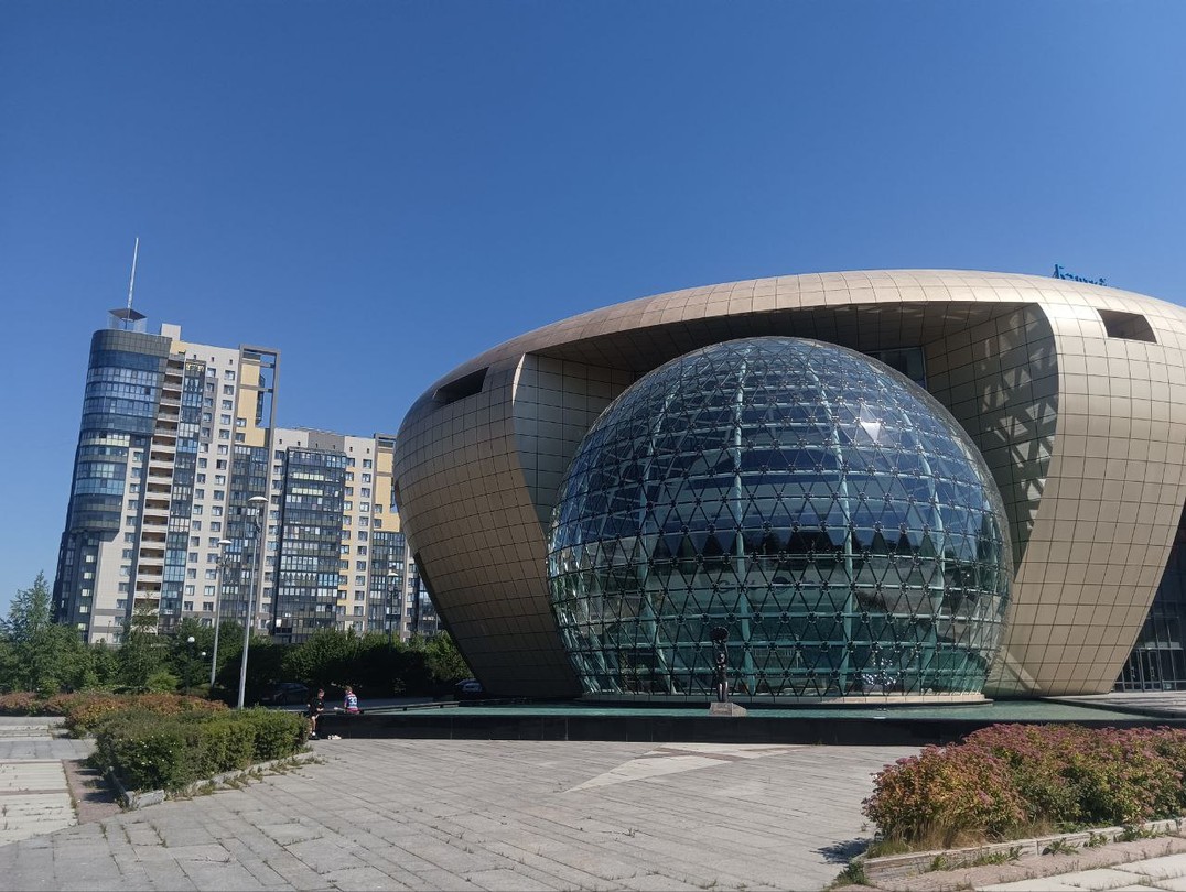 Прогулка для тех, кто хочет открыть для себя новый Питер - не парадный, а современный, на