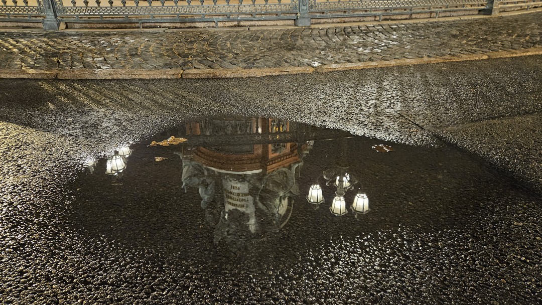 Очень ёмкая и насыщенная информацией экскурсия, сопровождаемая изображениями на планшете. Рассказ Андрея разбивается на истории об