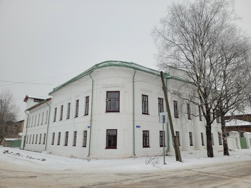 Вдоль по Гостинодворской улице