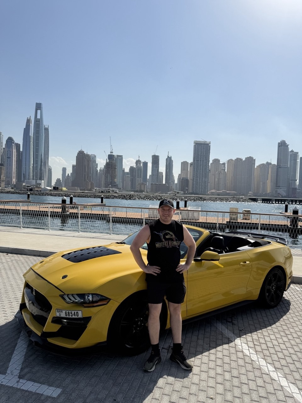 На жёлтом кабриолете по Дубаю (Леонид)