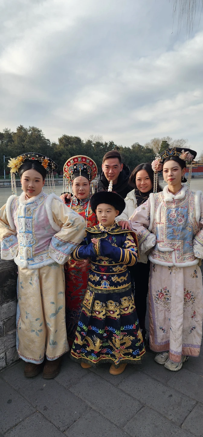 Отличный организатор, порекомендовала гостиницы. Купила нам билеты в цирк на лучшие места и организовала сопровождение. С