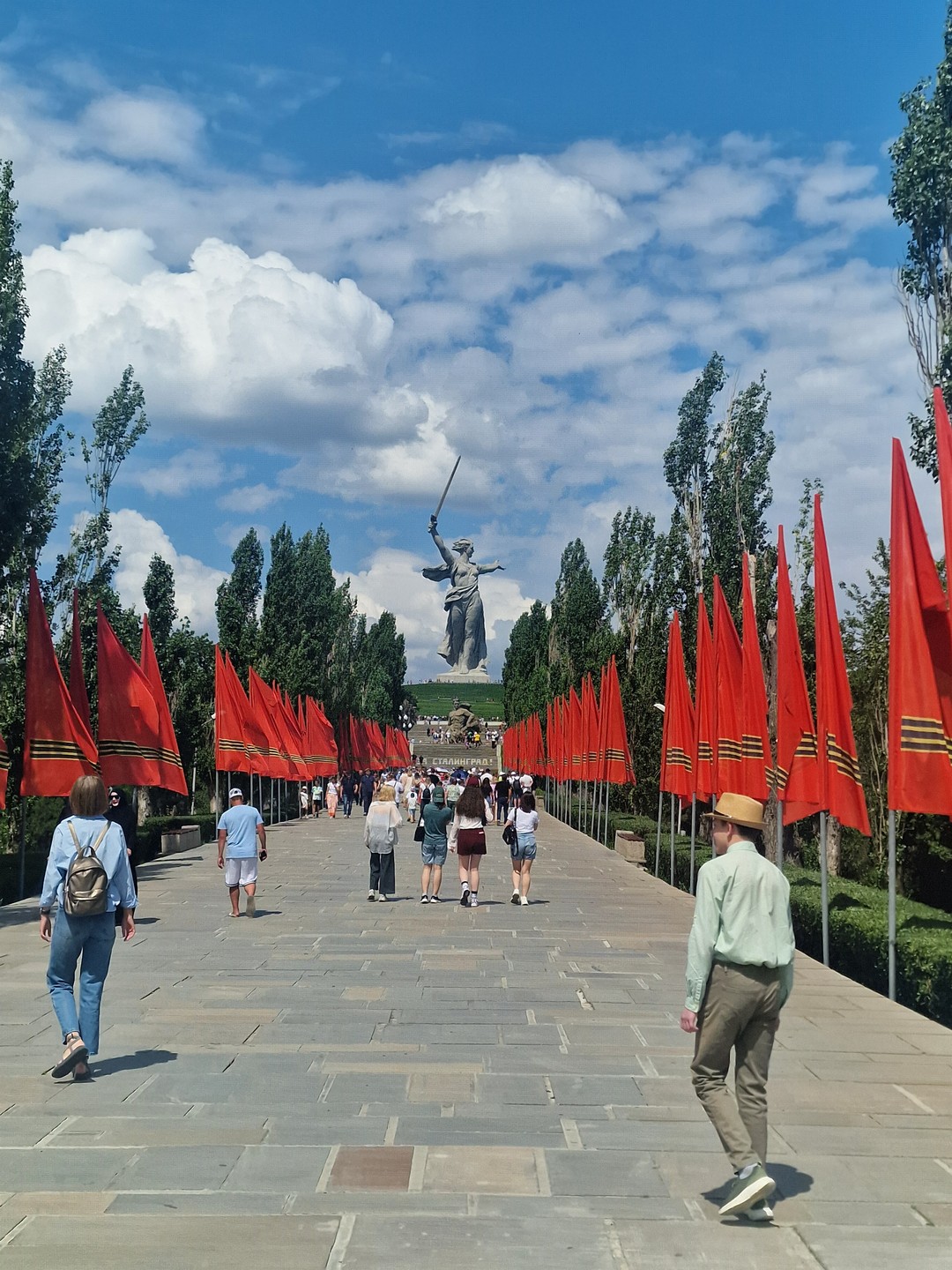 Экскурсию Дарья проводила для 3 взрослых и 13 летнего подростка