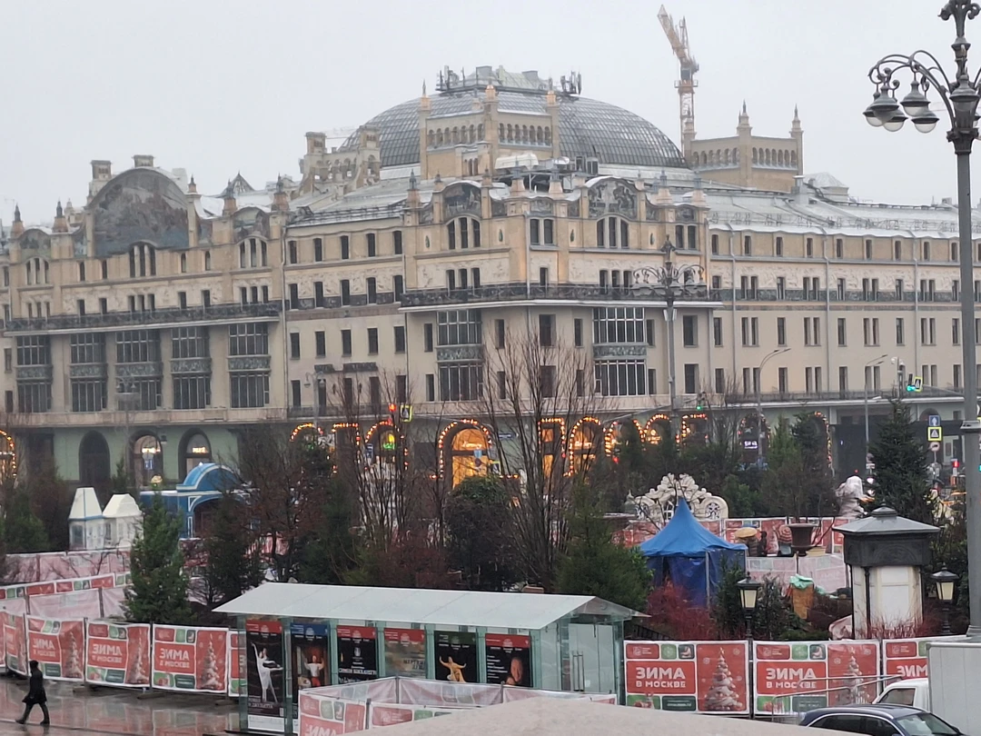 Сегодня были на экскурсии у Марии. Погода была дождливая, но нам это не помеха. Мы гуляли