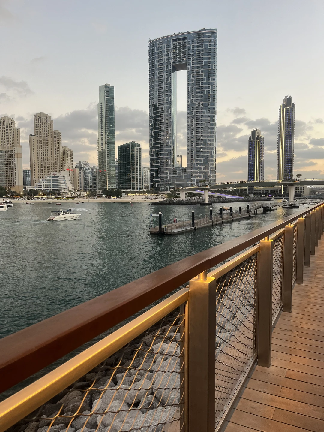 Поезда прошла отлично, спасибо Амину. Ездила я одна с ребенком (7лет). Маршрут подстроили под наши пожелания