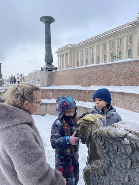 Очень волновались перед экскурсией. Состав группы у нас сложный: двое детей шести лет и двое взрослых