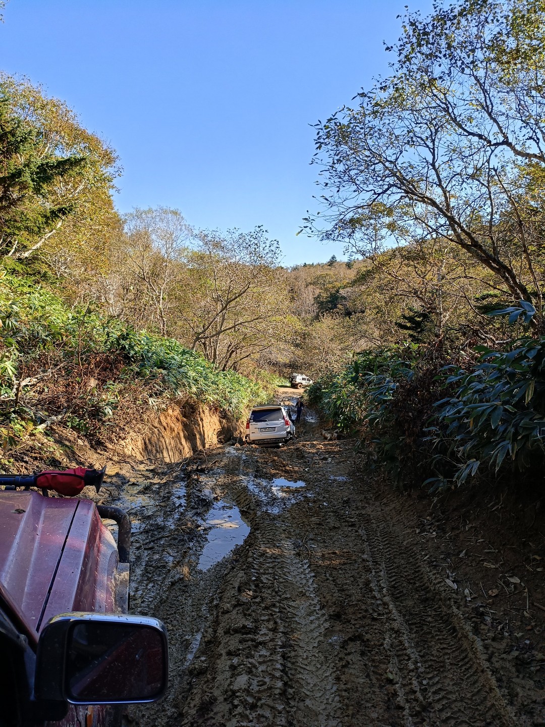Эта поездка предназначена именно для тех, кто любит джип-покатушки по бездорожью. Я, например, их люблю. Бездорожье