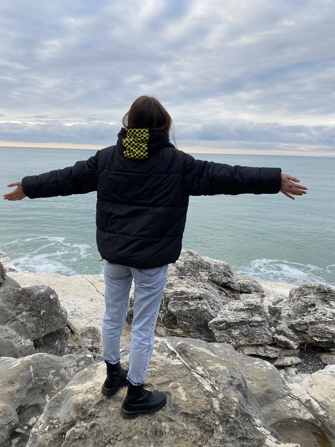 Рица заснеженная очень красивая. Снега было очень много, говорят в первые было такое за 5-6 лет.