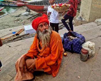 Переезд в Варанаси: храм Каши Вишванатх, гхаты, церемония на Ганге, фабрика шёлка