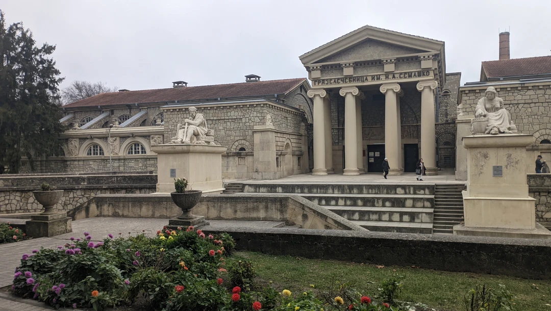 В поездке с нами был гид Алексей, очень приятный и душевный человек. Было очень интересно, вся