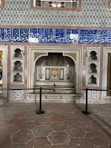 Экскурсия понравилась. Соответствует описанию. Нашим гидом был Измир. Выстроил осмотр