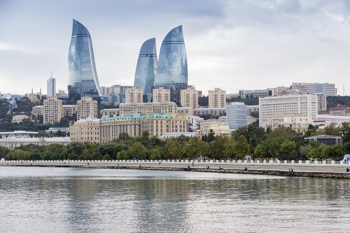Фото Трансфер «Аэропорт — Баку» или обратно с гидом