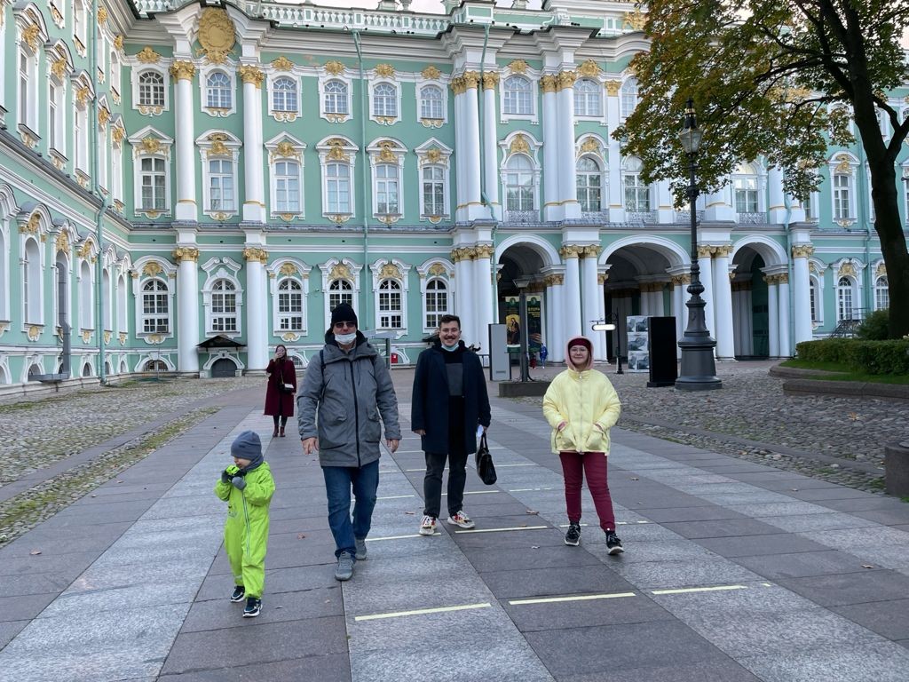 Главное изображение экскурсии - Зимний дворец для детей и их родителей