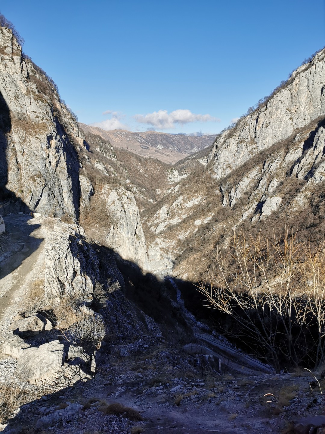 Отличная экскурсия, гид Борис оказался очень хорошим, эрудированным и словоохотливым рассказчиком. Посетили великолепные по красоте локации,