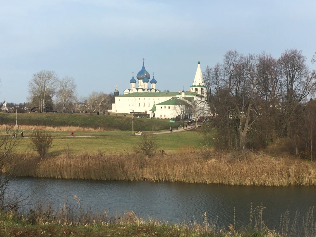 Отличная экскурсия, смело могу порекомендовать людям, приехавшим в Суздаль с детьми! Весело, интересно, не напряжно (что