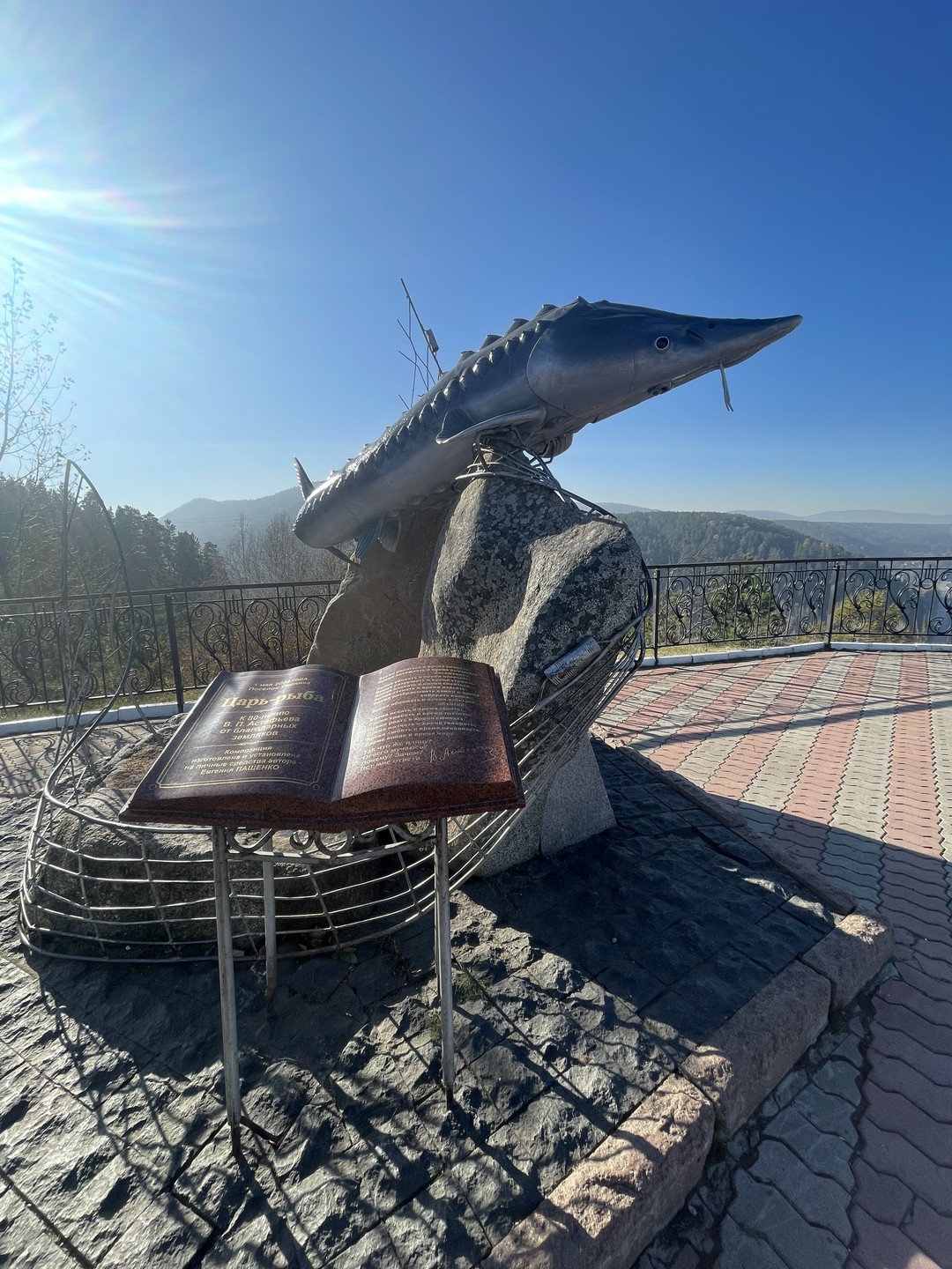 Красноярская ГЭС, Столбы и панорама города (Марина)