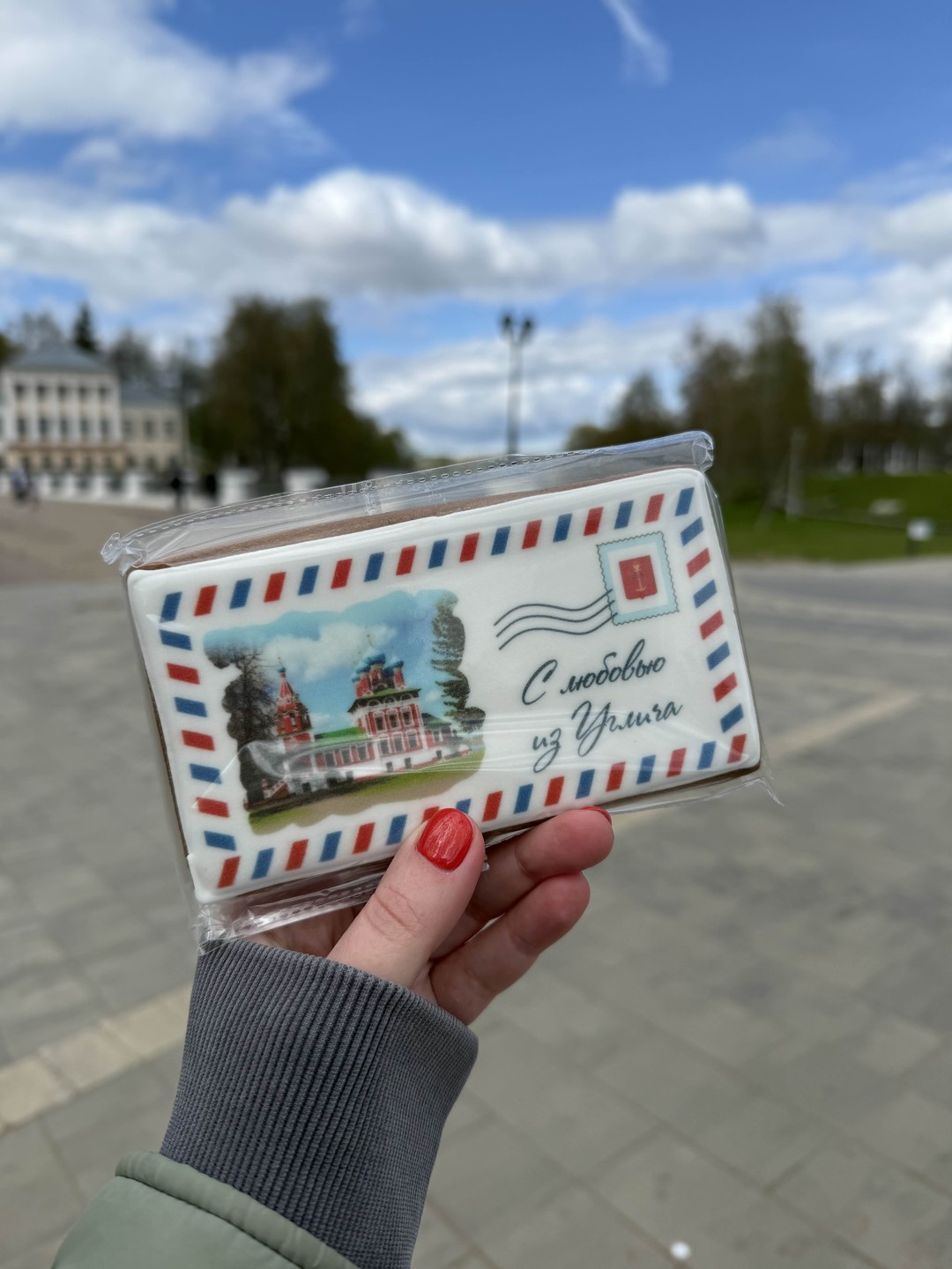 Нам очень понравилась экскурсия! Приехали семьей с детьми 9 и 14 лет. Ирина подстроилась под наш