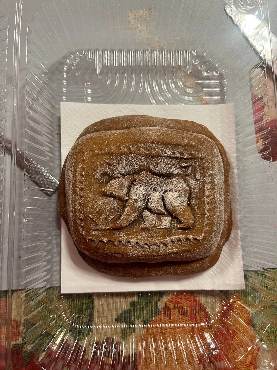 Ходила с молодым человеком на мастер-класс по выпечке и росписи тульских пряников. Нам очень понравилось. Перед