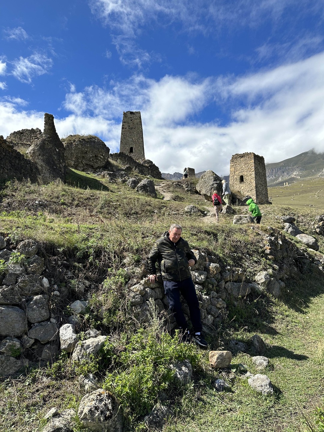 Отличная поездка, все было на высоте, большое спасибо Алику, прекрасно знает и любит свою работу. Рекомендую всем желающим.