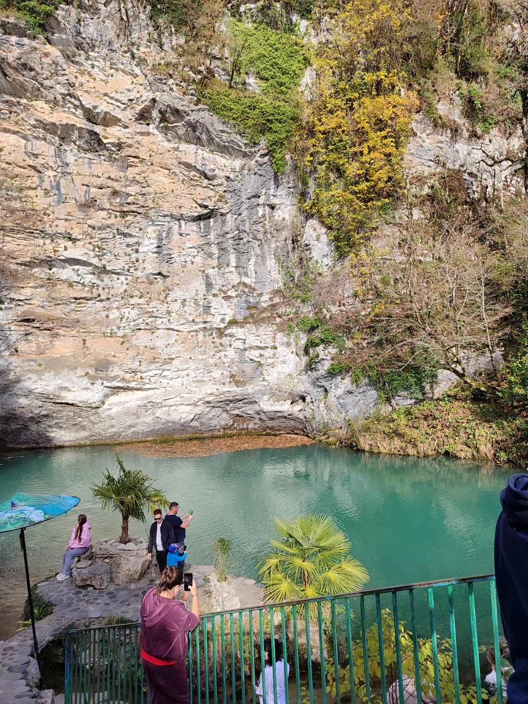 От меня исключительно 5 звёзд! Прекрасные виды на всем пути: голубые воды горных рек (в начале