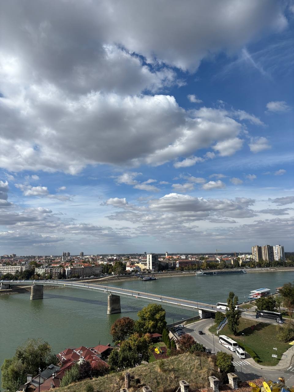 По северу Сербии на авто: архитектура, винодельня и крепость (Надежда)