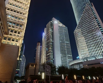 Первая встреча с Шанхаем: набережная Вайтань, небоскрёбы, телебашня