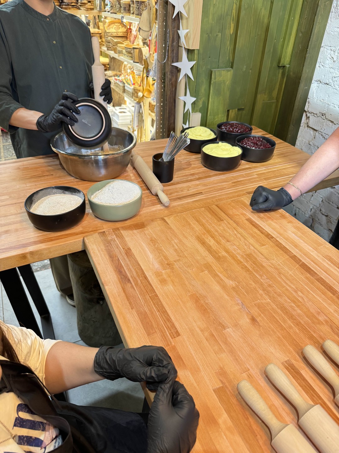 Заходили на мастер класс - остались только положительные впечатления. Отдельный огромный лайк Ангелине, которая его проводила