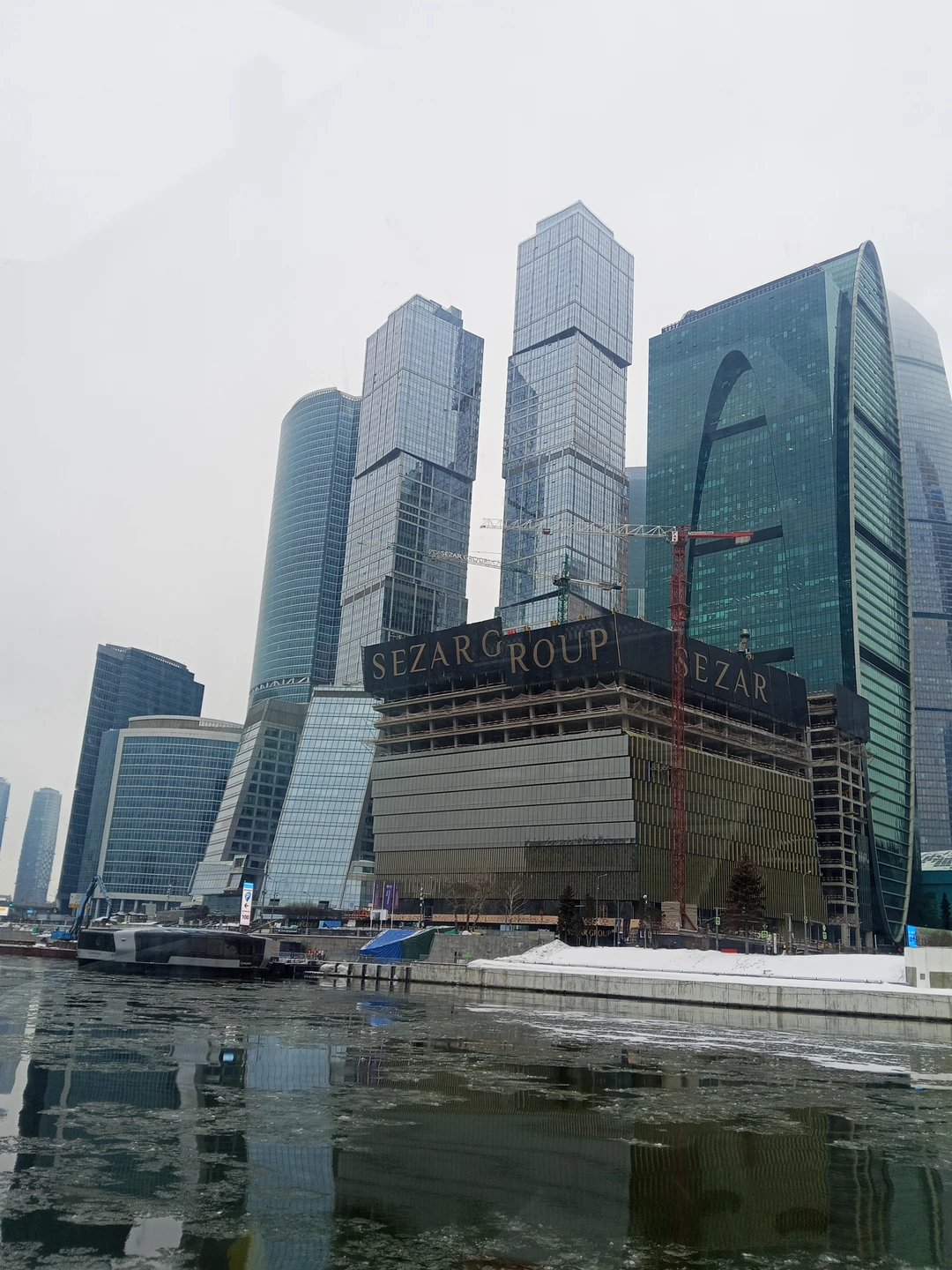 Путешествие к небоскрёбам Москвы-Сити по реке на аквабусе (Елена)