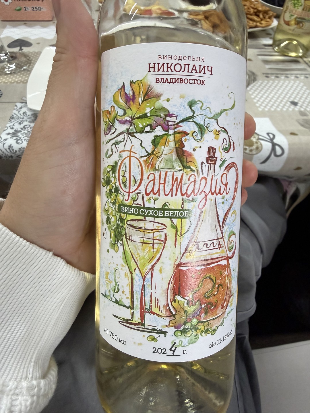 Отличная дегустация! Винный набор из пяти образцов гармонично раскрывался: каждый сорт постепенно переходил от легких фруктовых