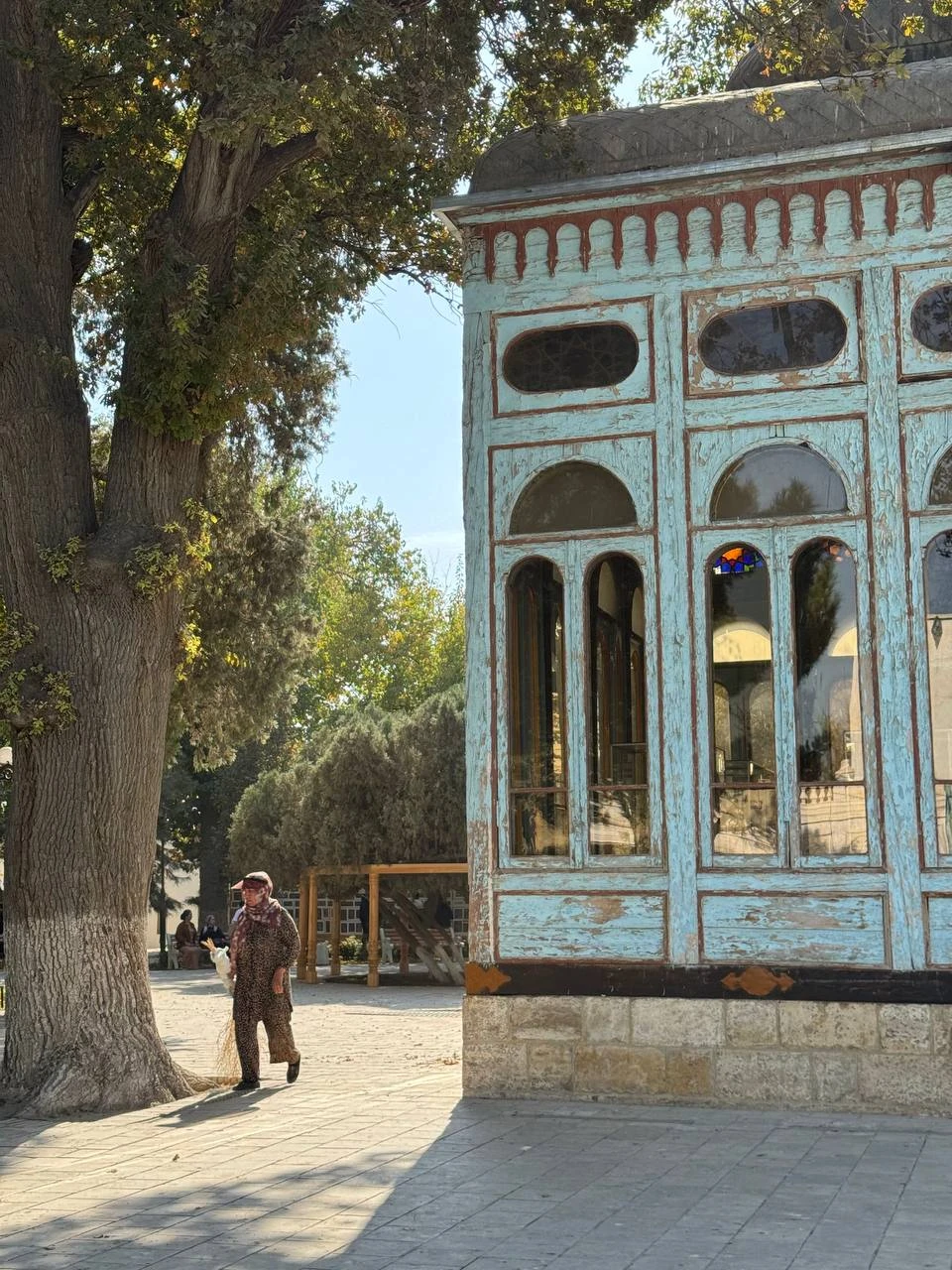 Фуркат очень интересный рассказчик), нам с дочкой понравился и маршрут, и истории, и байки, и шутки