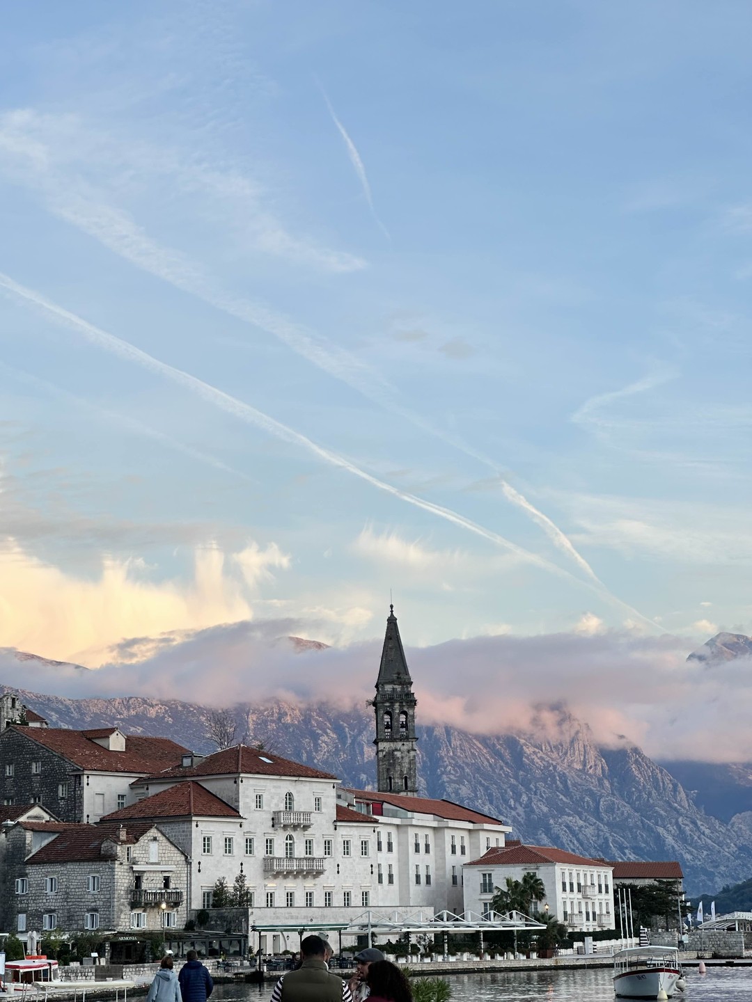 Мы в полном восторге от этого дня! У нас была экскурсия с Оксаной с посещением устричной