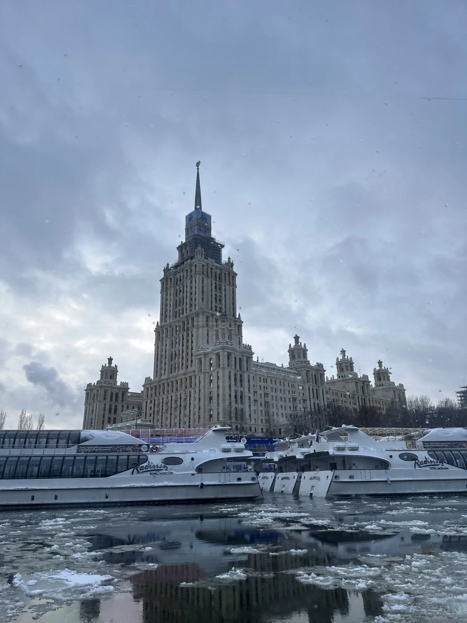 Все было прекрасно, много информации, приятная подача, интересно до последней секунды экскурсии. Больше таких замечательных людей