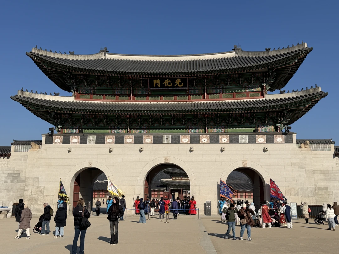 Большое спасибо Ольге. Очень клиентоориентированный гид. С удовольствием провели время в Корее, и узнали много нового