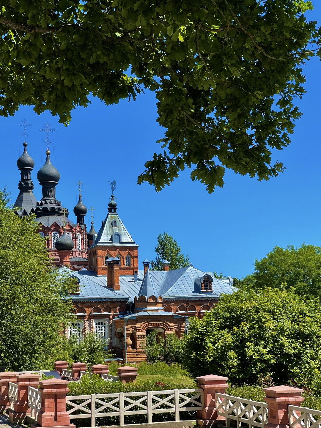 Прекрасный гид Юлия провела для нас незабываемую экскурсию по Шамордино, Оптиной пустыни и Клыково! Знания Юлии