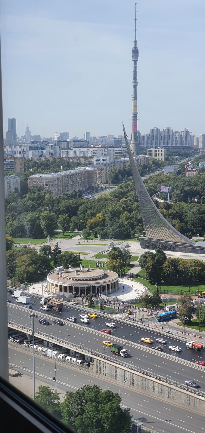 Спасибо большое за экскурсию, очень интересные места, увидела их по новому. Отдельное спасибо за чай и пироженку в Космосе, очень кстати!