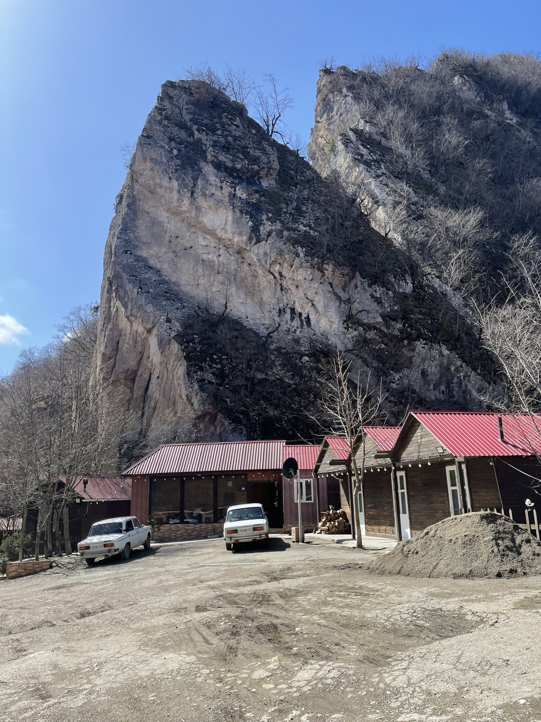 Поездка понравилась. Места красивые. Гид Рафаэль отвечал на все вопросы, был вежлив и помогал разрешать в