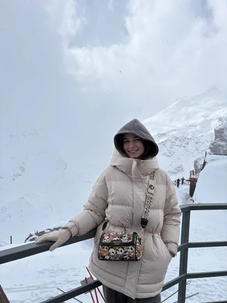 Хочу поделиться впечатлениями от зимнего маршрута данной экскурсии. Путешествие началось с поездки в ущелье Адыр‑су. Уже