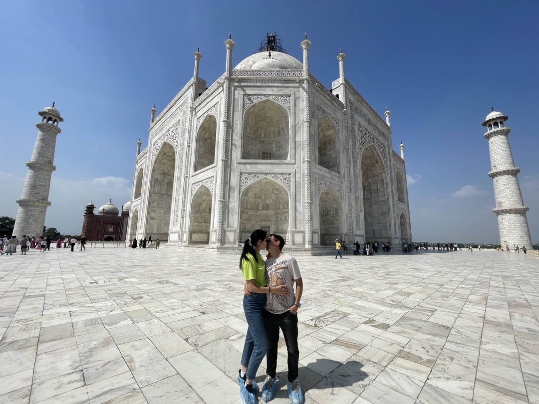 Обратились к Али за однодневной экскурсией из Дели в Тадж-Махал.